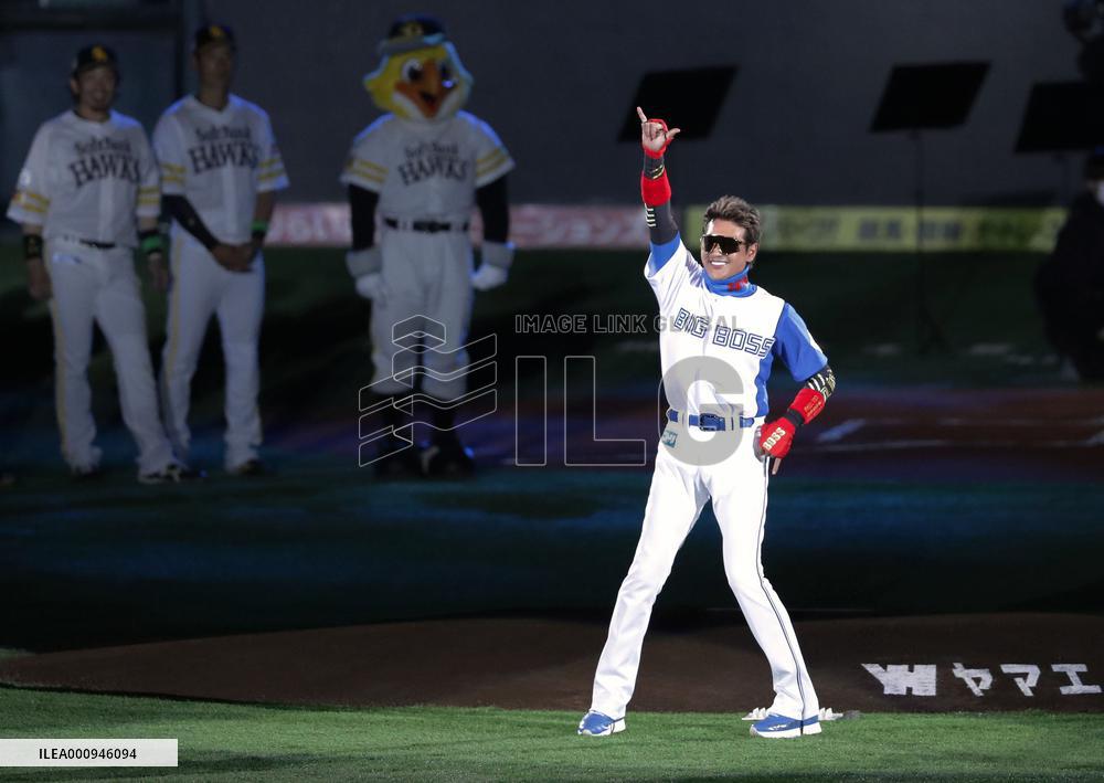 Baseball: Opening day in Japan