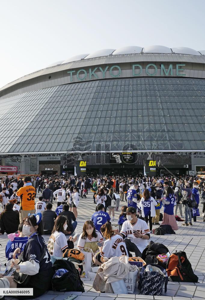Baseball: Opening day in Japan