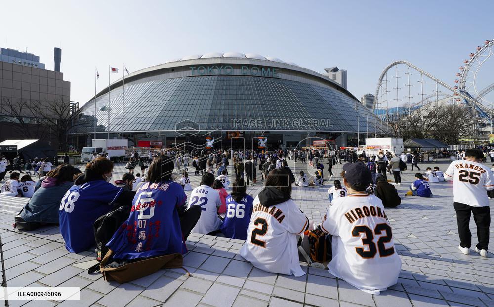 Baseball: Opening day in Japan