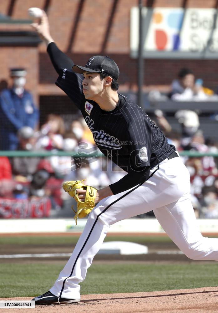 Baseball: Opening series in Japan