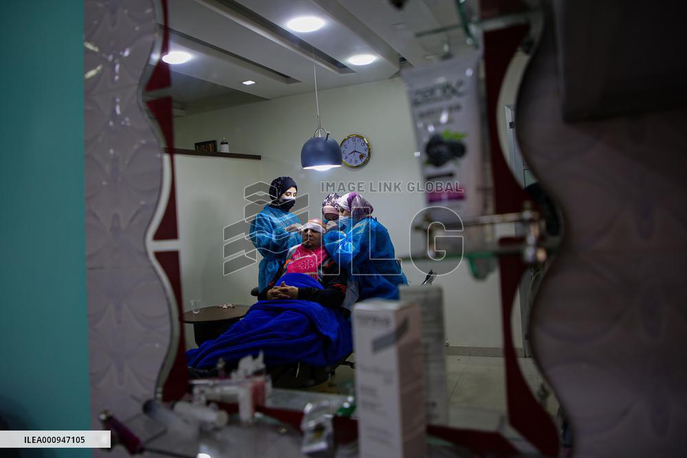 MIDEAST-GAZA CITY-PLASTIC SURGERY