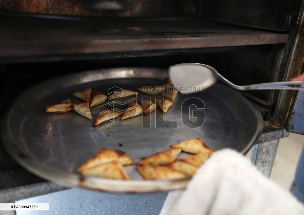 MIDEAST-GAZA-KHAN YOUNIS-RAMADAN-FOOD