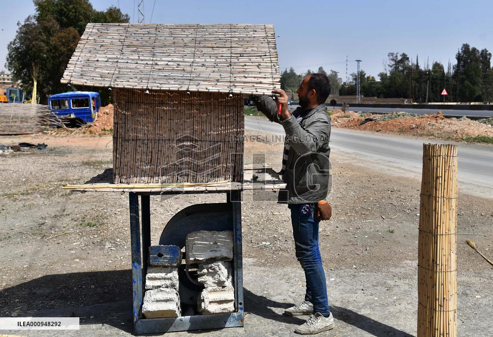 SYRIA-DAMASCUS-REEDS-CRAFT