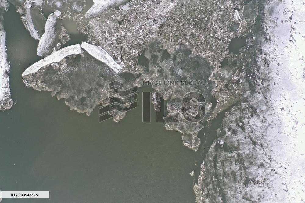 CHINA-HEILONGJIANG-RIVER-FLOWING ICE (CN)