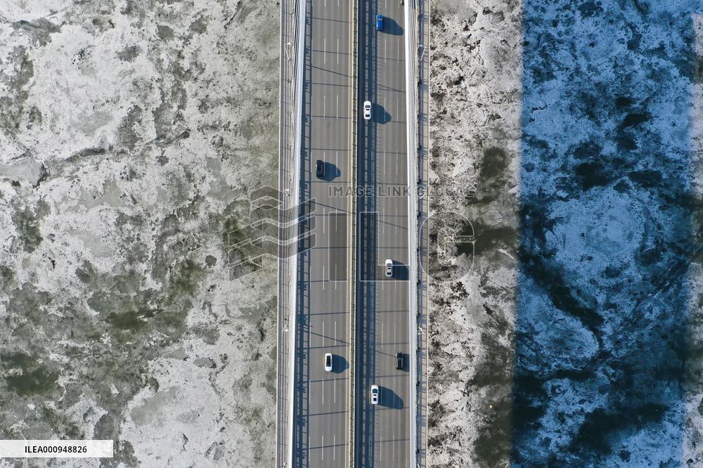 CHINA-HEILONGJIANG-RIVER-FLOWING ICE (CN)