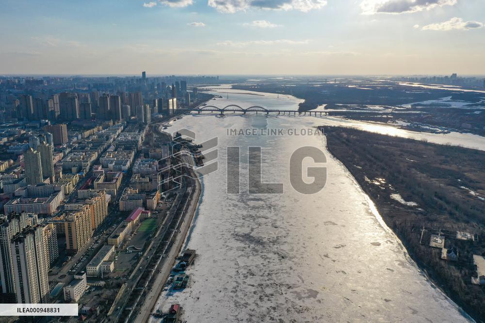 CHINA-HEILONGJIANG-RIVER-FLOWING ICE (CN)