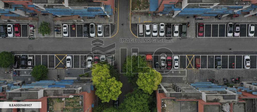 CHINA-CHONGQING-RESIDENTIAL COMMUNITY-PARKING (CN)