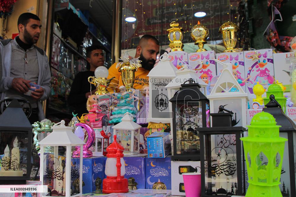 MIDEAST-GAZA CITY-RAMADAN-SHOPPING
