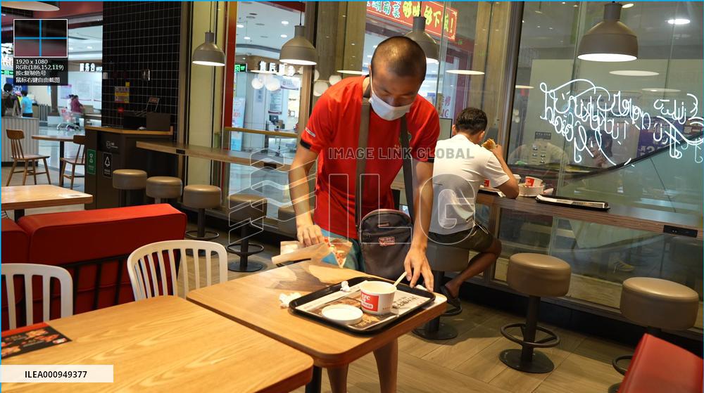 CHINA-HAINAN-HAIKOU-TEENAGER-AUTISM-SWIMMING (CN)