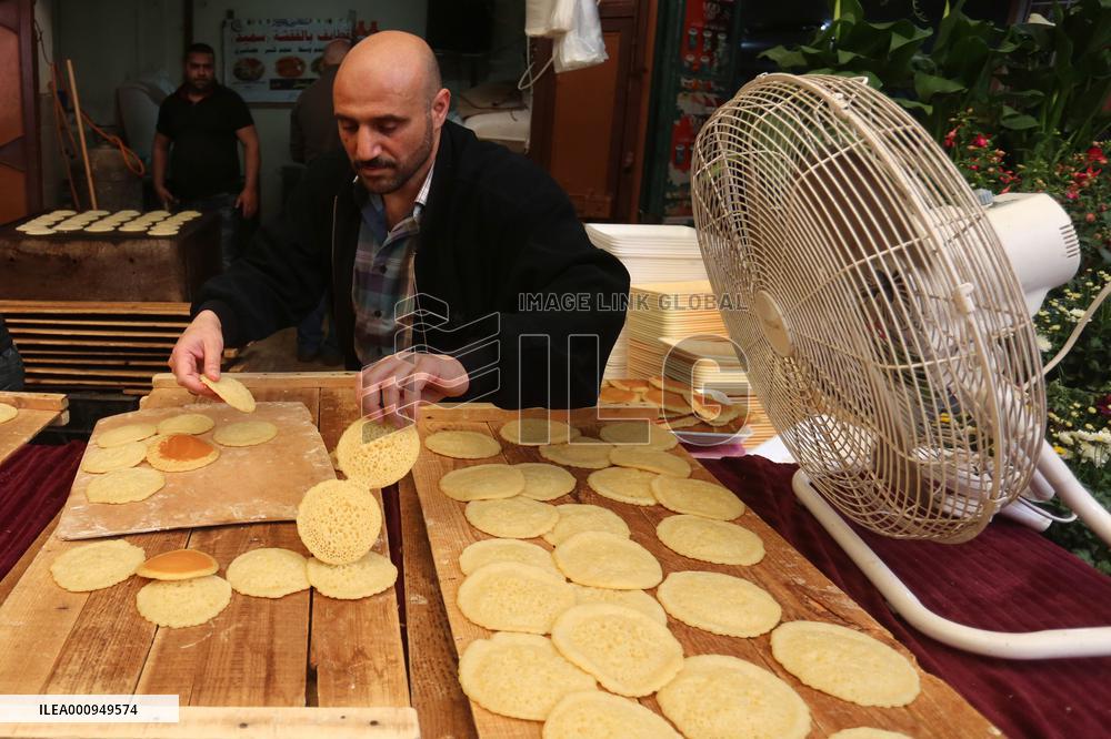 MIDEAST-NABLUS-RAMADAN-SWEETS