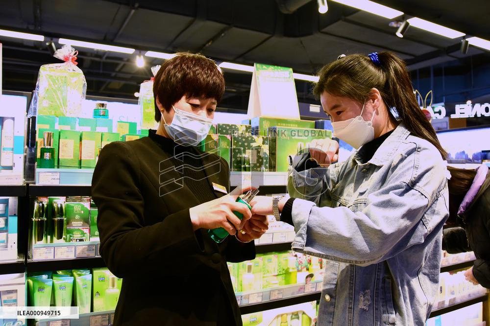 Xinhua Headlines: Gen Z's love of Guochao bodes well for Chinese economy