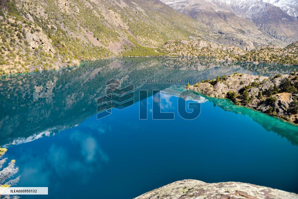 CHINA-TIBET-QAMDO-THREE-COLOURED LAKE-LANDSCAPE (CN)