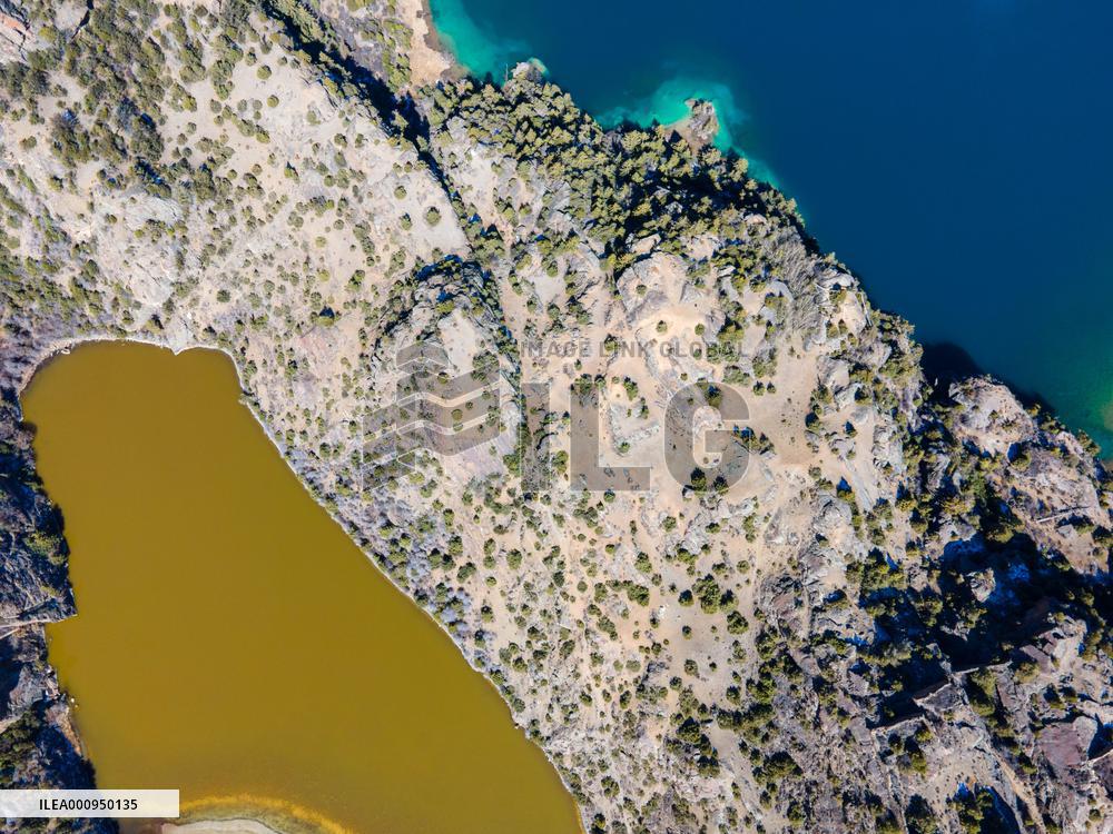 CHINA-TIBET-QAMDO-THREE-COLOURED LAKE-LANDSCAPE (CN)