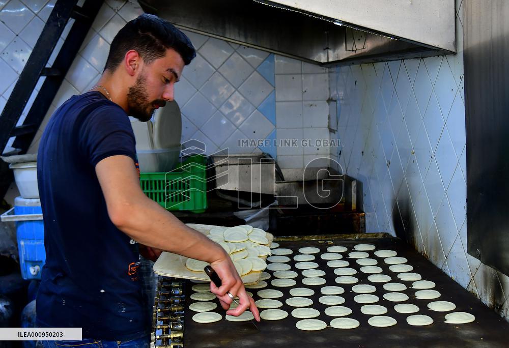 SYRIA-DAMASCUS-RAMADAN-SWEETS