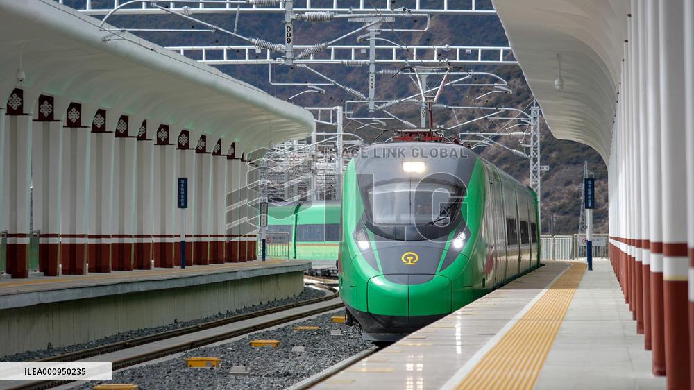 CHINA-TIBET-LHASA-NYINGCHI RAILWAY (CN)