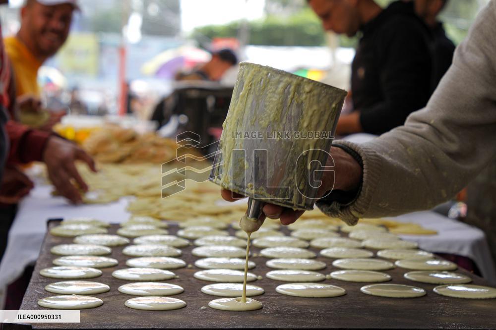 MIDEAST-GAZA CITY-RAMADAN-MARKET