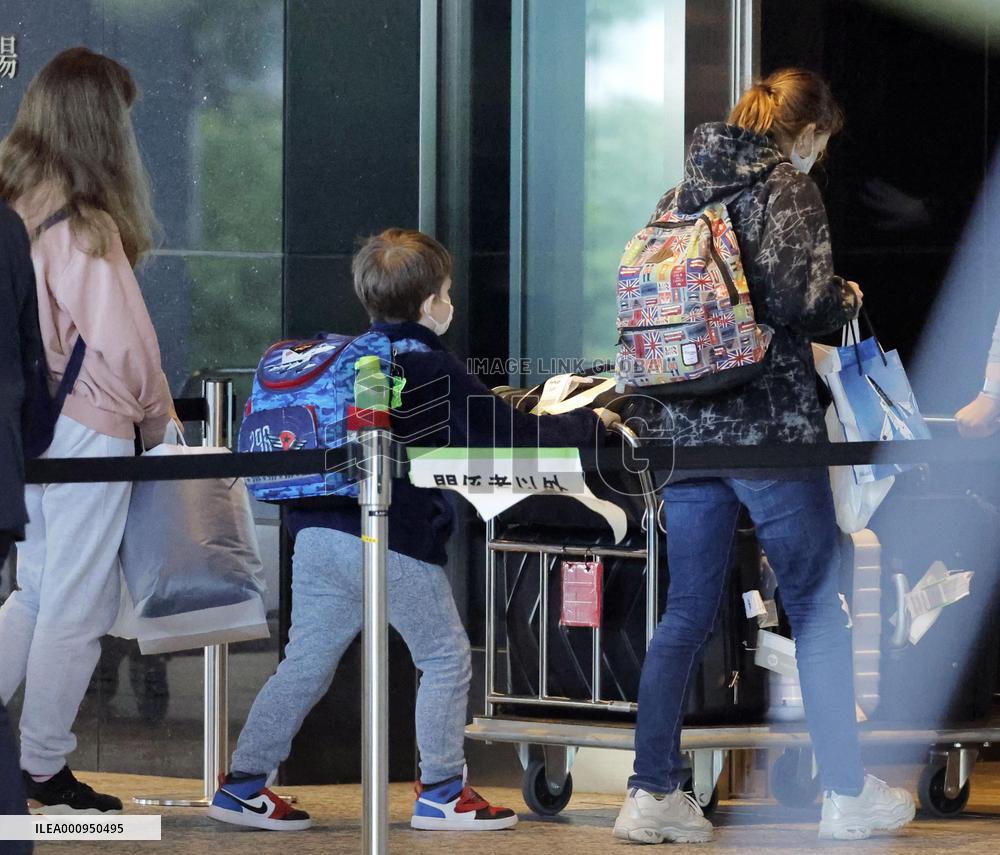 Ukrainian evacuees arrive in Japan from Poland