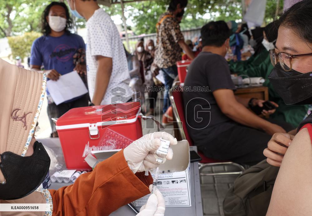 INDONESIA-TANGERANG-COVID19-BOOSTER VACCINES