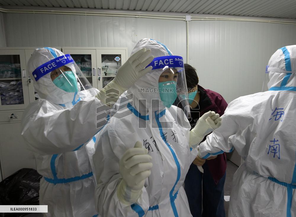 CHINA-SHANGHAI-MAKESHIFT HOSPITAL-OPERATION (CN)