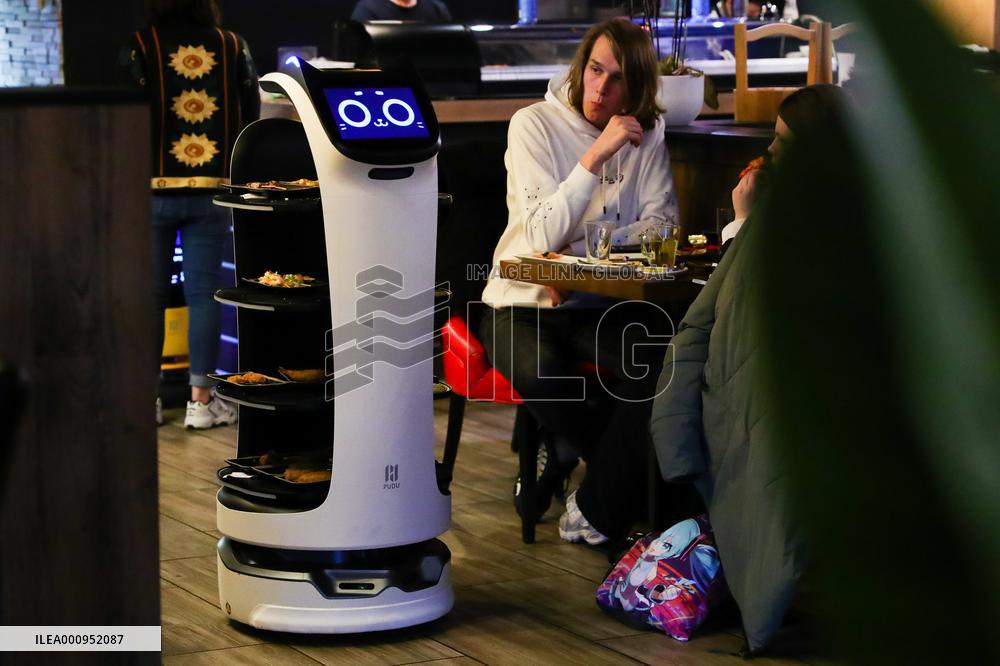 BELGIUM-SINT-NIKLAAS-RESTAURANT-ROBOT