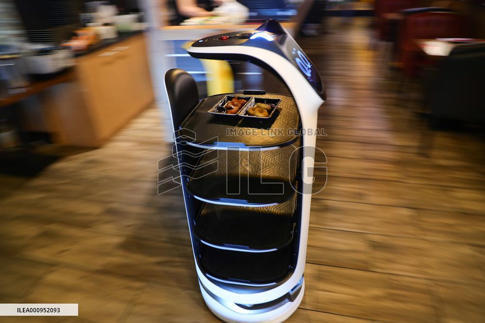 BELGIUM-SINT-NIKLAAS-RESTAURANT-ROBOT