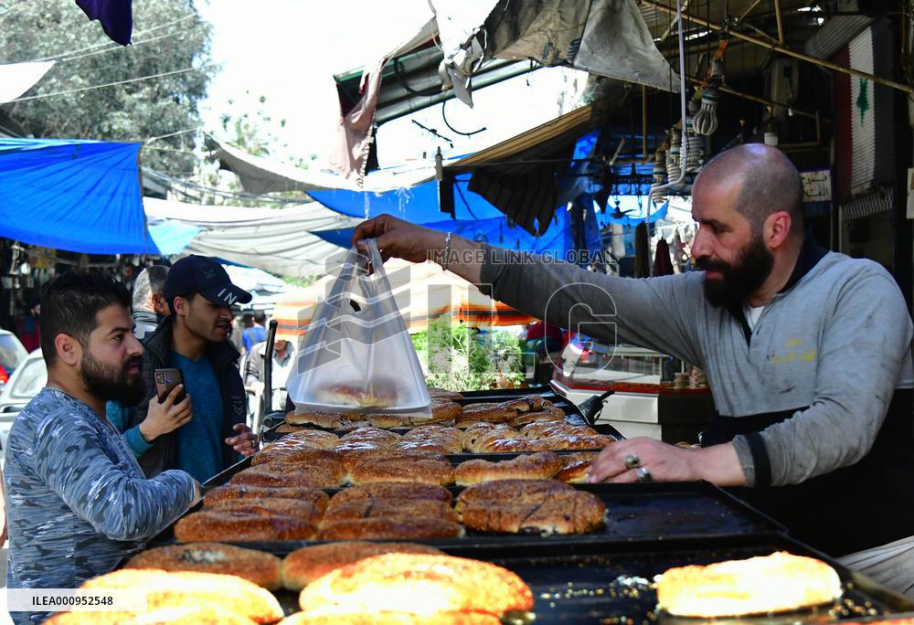 SYRIA-DAMASCUS-MAAROUK-RAMADAN-SWEET
