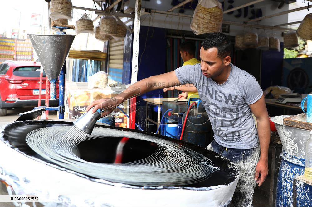 EGYPT-CAIRO-RAMADAN-TRADITIONAL SWEETS