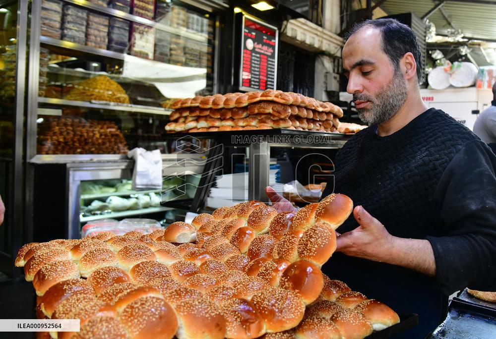 SYRIA-DAMASCUS-MAAROUK-RAMADAN-SWEET