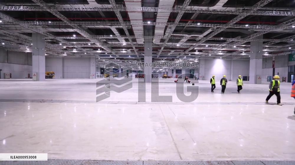 Shanghai's largest makeshift hospital put into use to treat COVID-19 patients