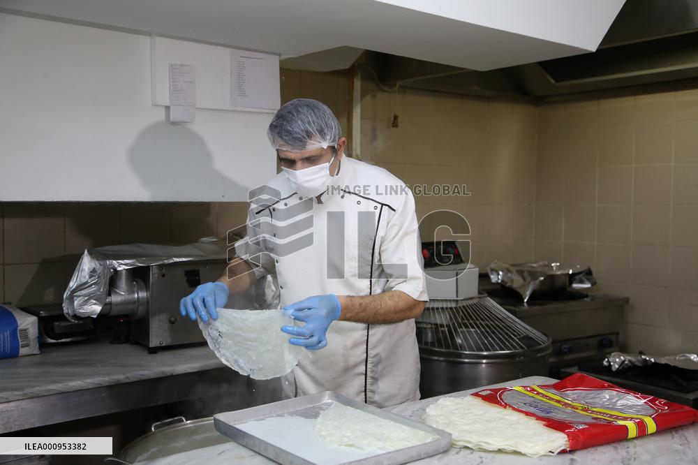 TURKEY-ANKARA-RAMADAN-DESSERT-GULLACH