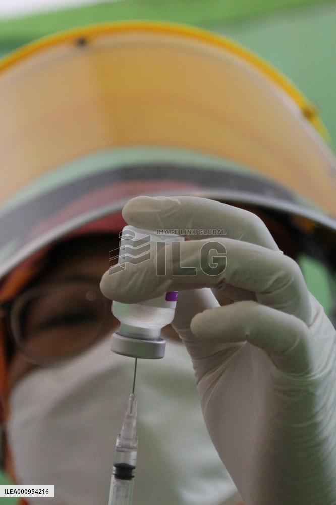 INDONESIA-SURAKARTA-COVID-19-VACCINATION-BOOSTER