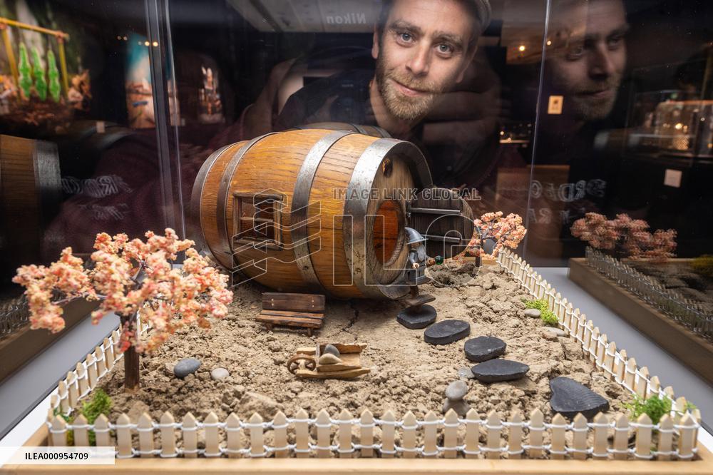 BRITAIN-LONDON-MINIATURE-EXHIBITION