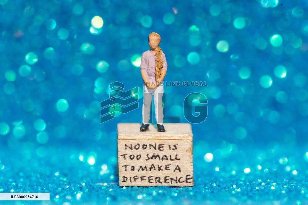 BRITAIN-LONDON-MINIATURE-EXHIBITION