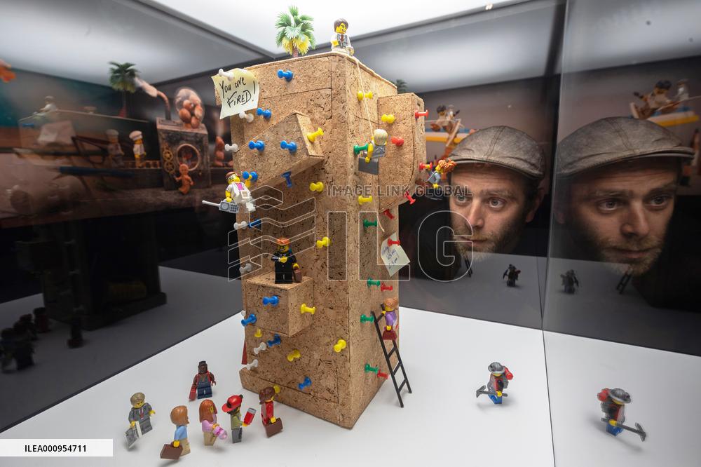 BRITAIN-LONDON-MINIATURE-EXHIBITION
