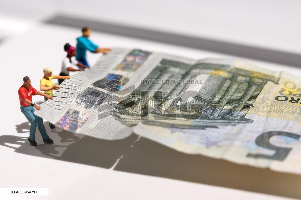 BRITAIN-LONDON-MINIATURE-EXHIBITION