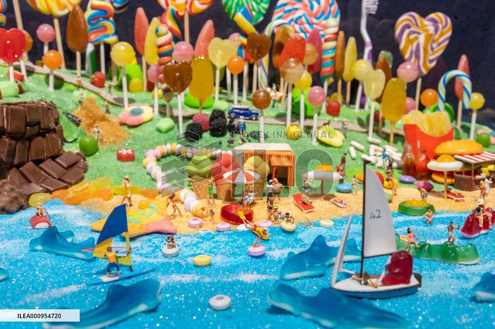 BRITAIN-LONDON-MINIATURE-EXHIBITION