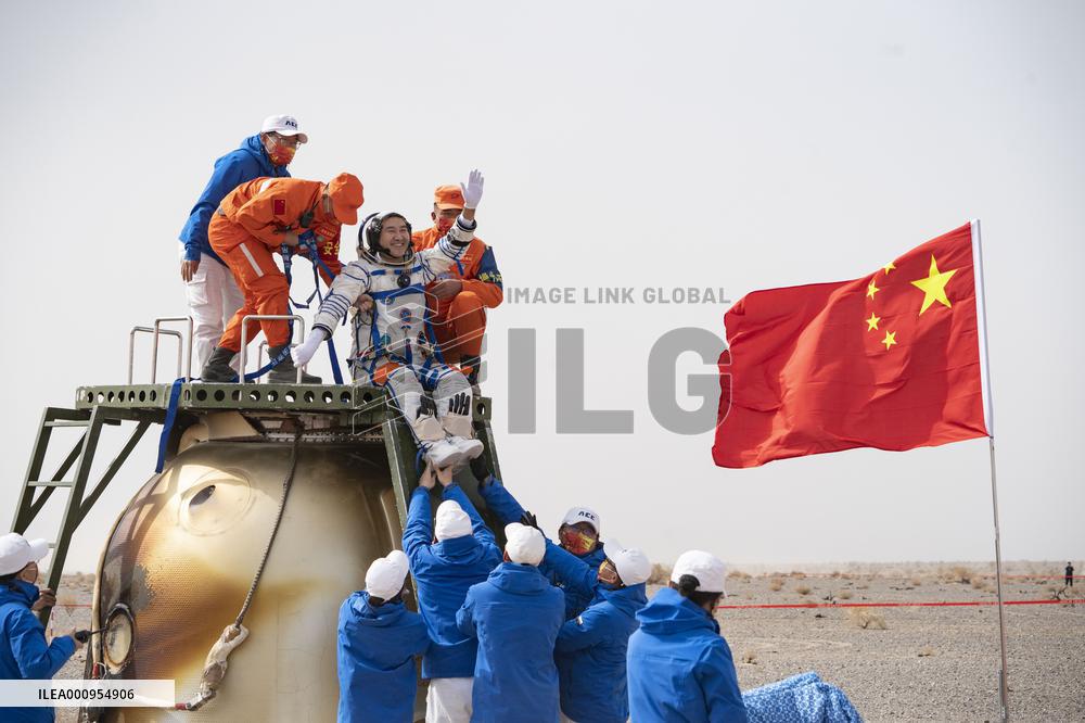 (EyesonSci)CHINA-SHENZHOU-13-RETURN (CN)