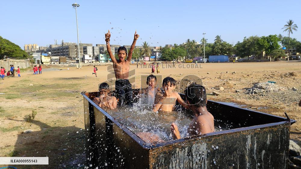 INDIA-MUMBAI-CHILDREN-LIFE