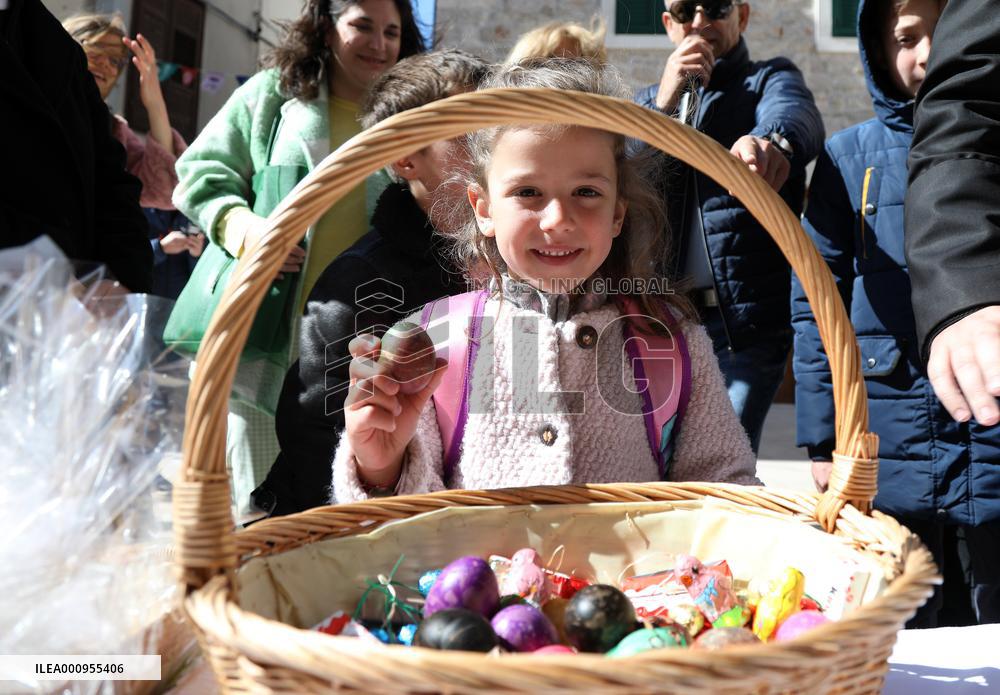 CROATIA-VODICE-EASTER EGGS TAPPING