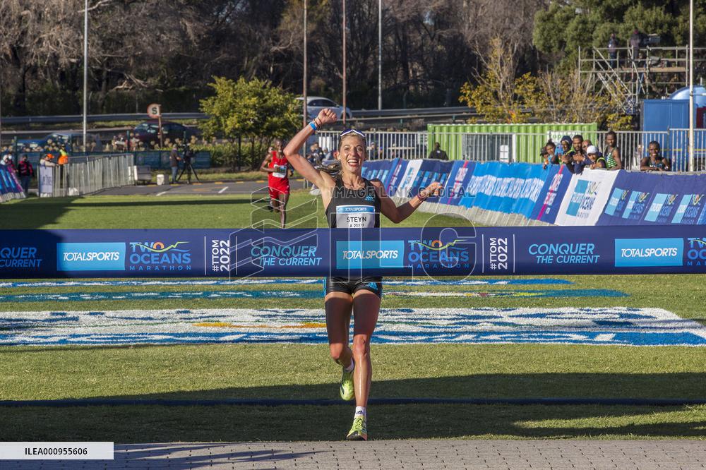 (SP)SOUTH AFRICA-CAPE TOWN-TWO OCEANS MARATHON