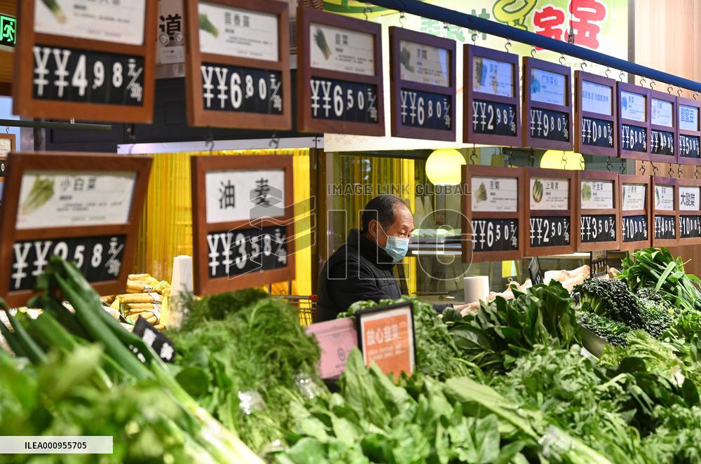 Xinhua Headlines: China's economy on solid footing despite challenges of COVID, external uncertainty