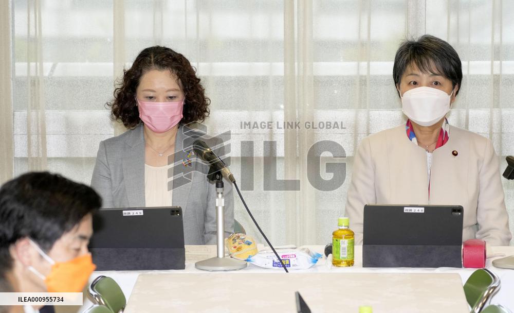 Rengo chief attends LDP meeting