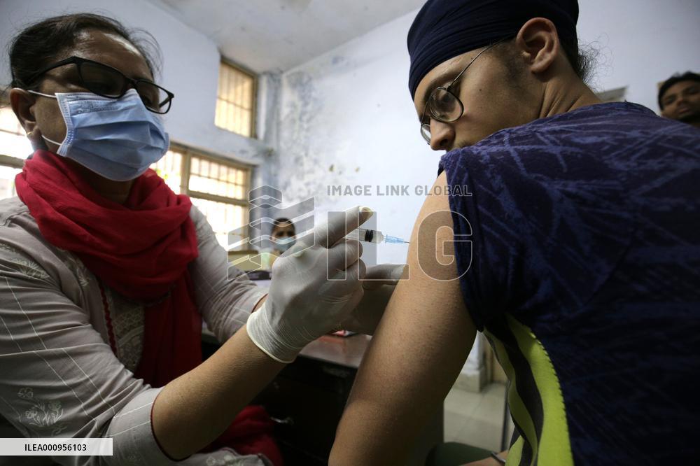 INDIA-PUNJAB-COVID-19-VACCINATION