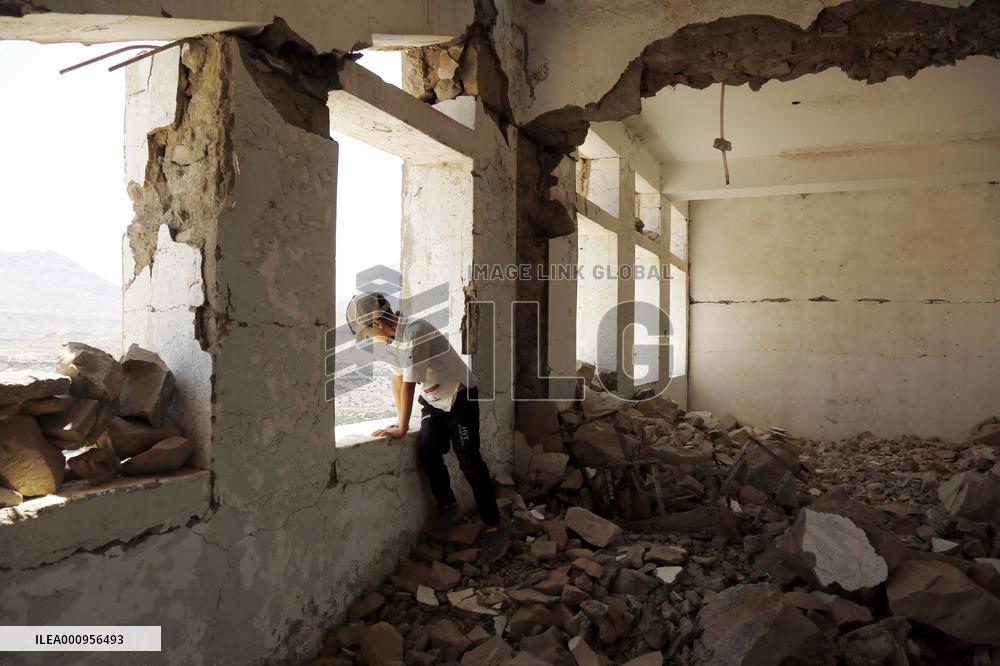 YEMEN-AL-RADHMAH-"RUBBLE SCHOOL"