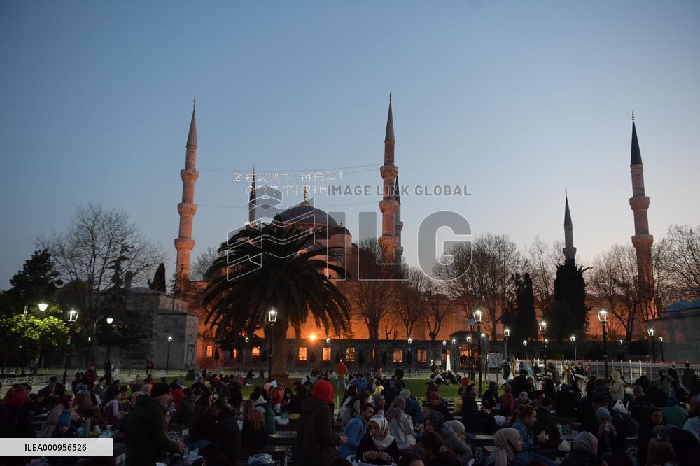 TURKEY-ISTANBUL-RAMADAN-IFTAR