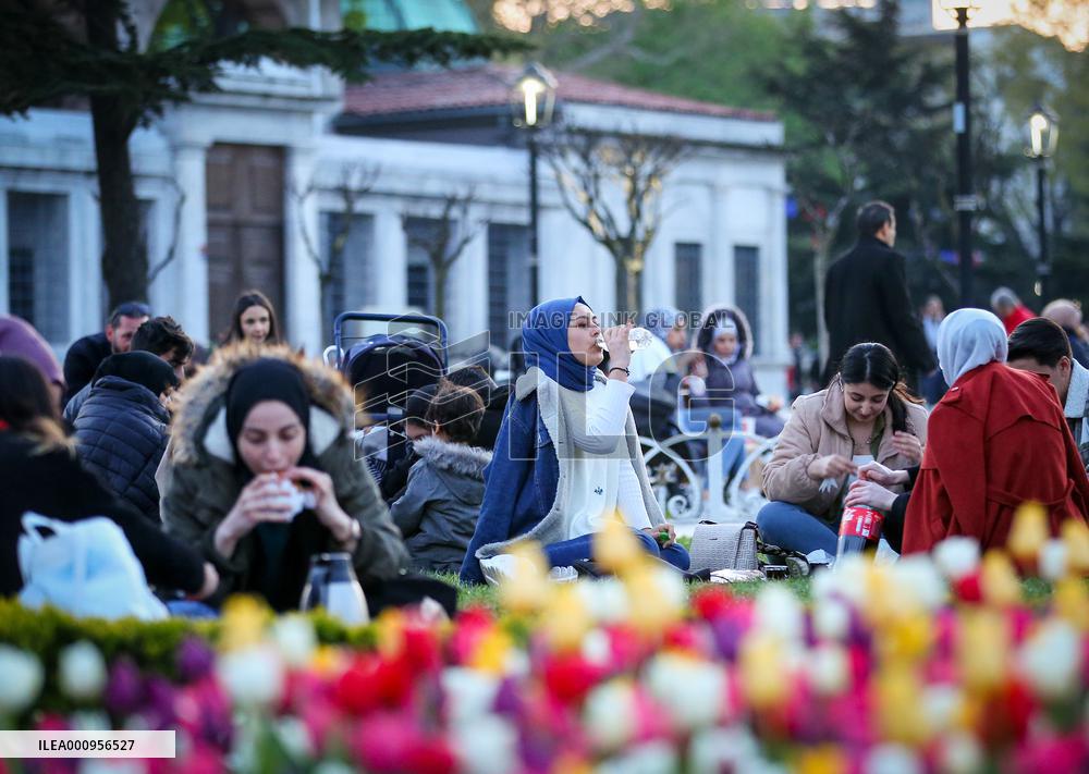 TURKEY-ISTANBUL-RAMADAN-IFTAR