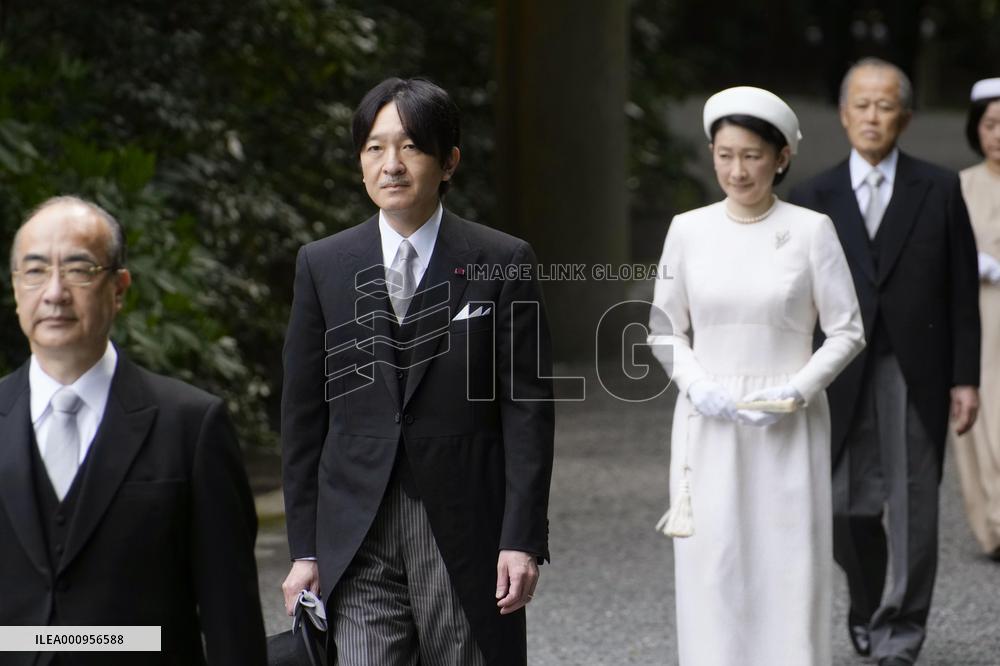 Japan crown prince, princess visit Ise Jingu shrine