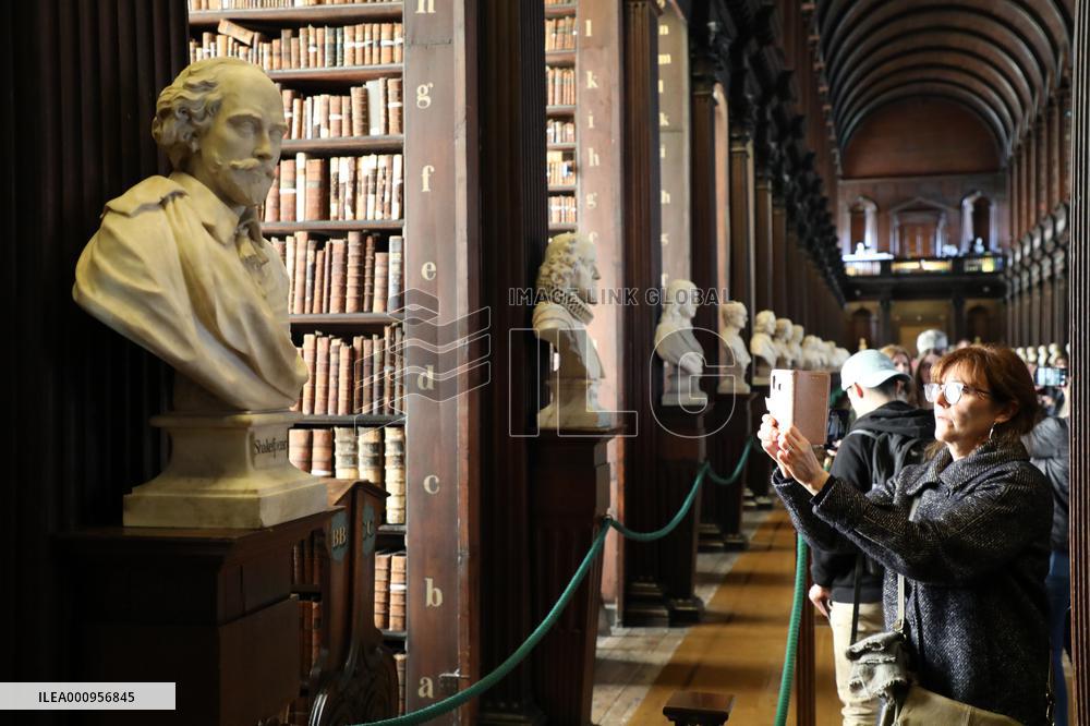 IRELAND-DUBLIN-TRINITY COLLEGE-LIBRARY-WORLD BOOK DAY