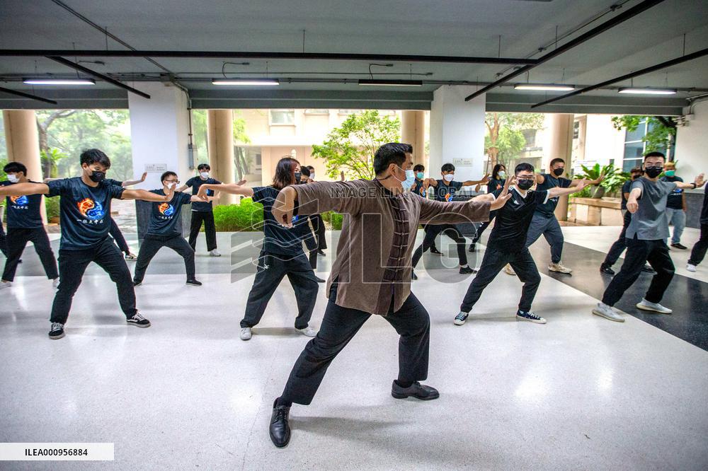 THAILAND-BANGKOK-DHURAKIJ PUNDIT UNIVERSITY-TAI CHI COURSE