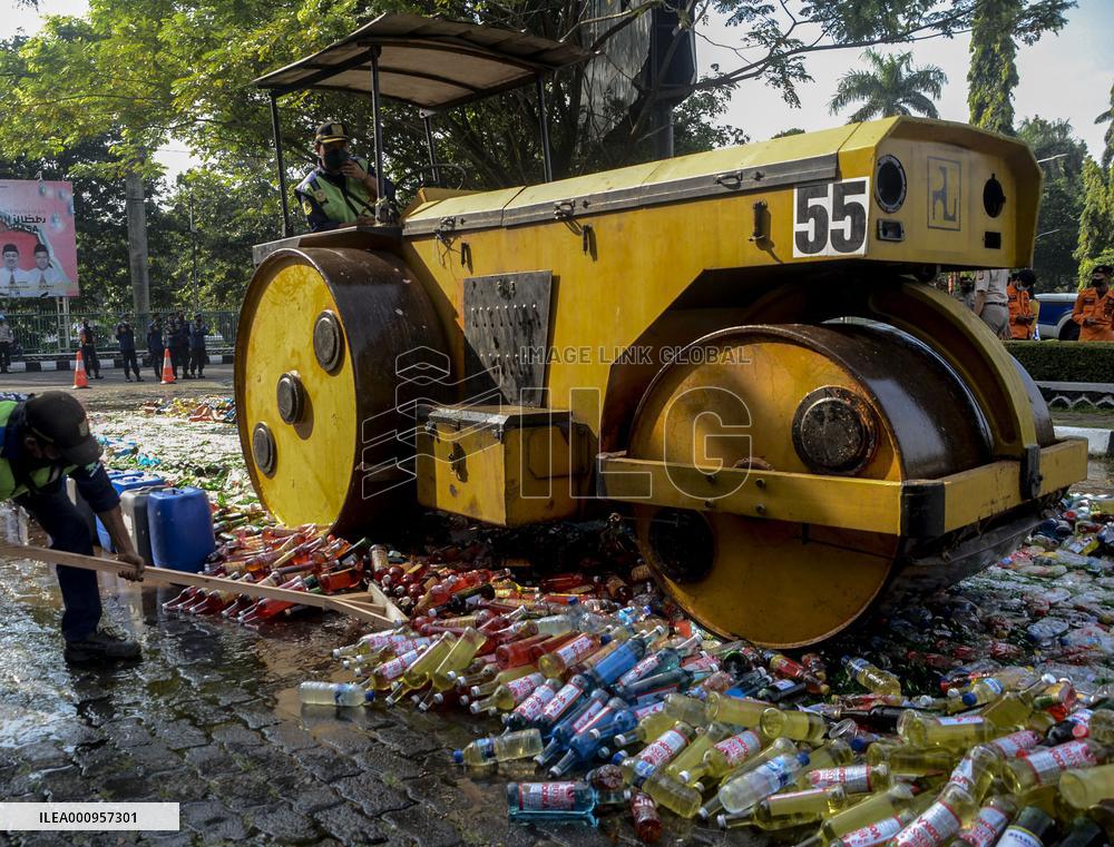 INDONESIA-BOGOR-RAMADAN-ALCOHOL-DESTRUCTION